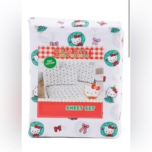 NEW Hello Kitty Christmas Wreaths & Bows Sheet Set - Queen